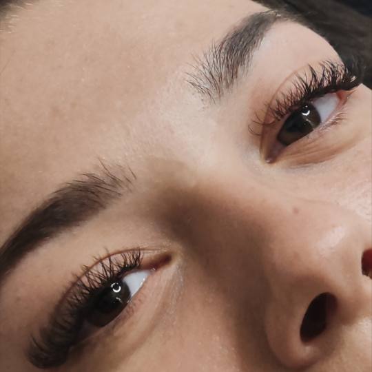 SM Beauty studio #nis Nadogradnja trepavica Nadogradnja svilenih trepavica - hybrid Y