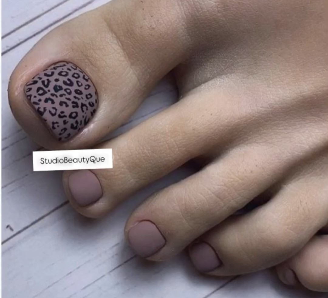Studio Beauty Que #beograd Estetski pedikir Klasičan pedikir + gel lak