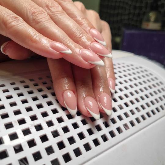 Butik Lepote #beograd Korekcija noktiju Korekcija noktiju gel boja ili frenc + aparatni manikir - M 