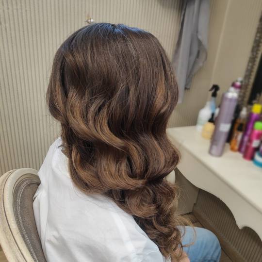 Bibi beauty centar #beograd Uvijanje, lokne i talasi Holivudski talasi / glam wawes- sve dužine kos
