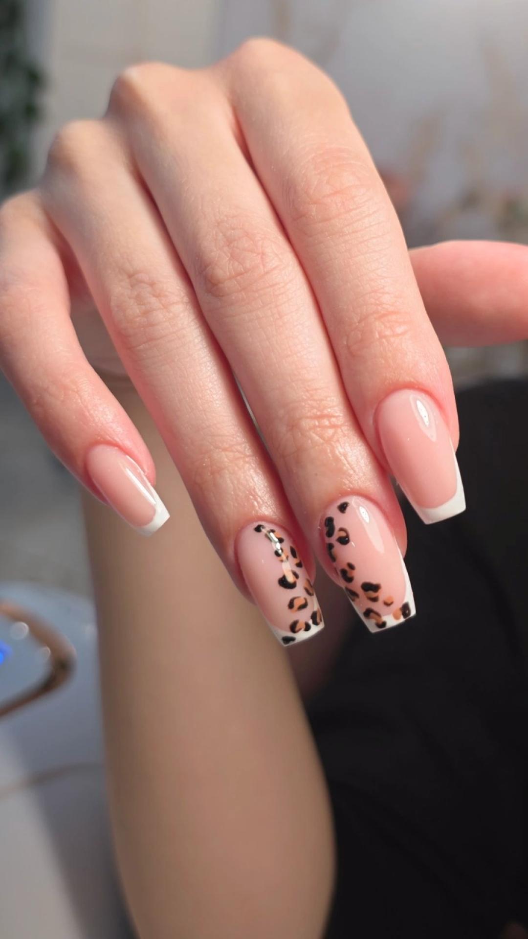Izlivanje noktiju gelom - L dužina - Esthetique Privé, Beograd Izlivanje noktiju Nokti Izlivanje noktiju, Beograd, Centar, Stari grad, Dorćol