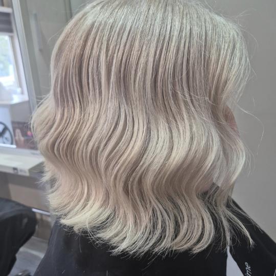 Bellezza e Colori #beograd Farbanje kose Farbanje cele dužine - kosa srednje dužine Farbanje u pla