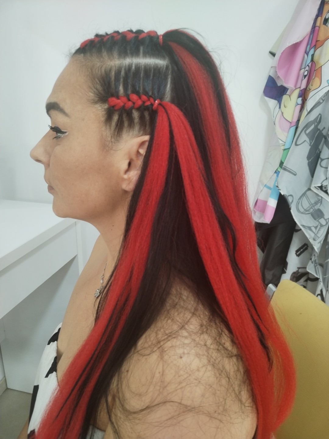 Lepi - 1 037 #krusevac Pletenice, kike, punđe Riblja kost do pola glave - dve