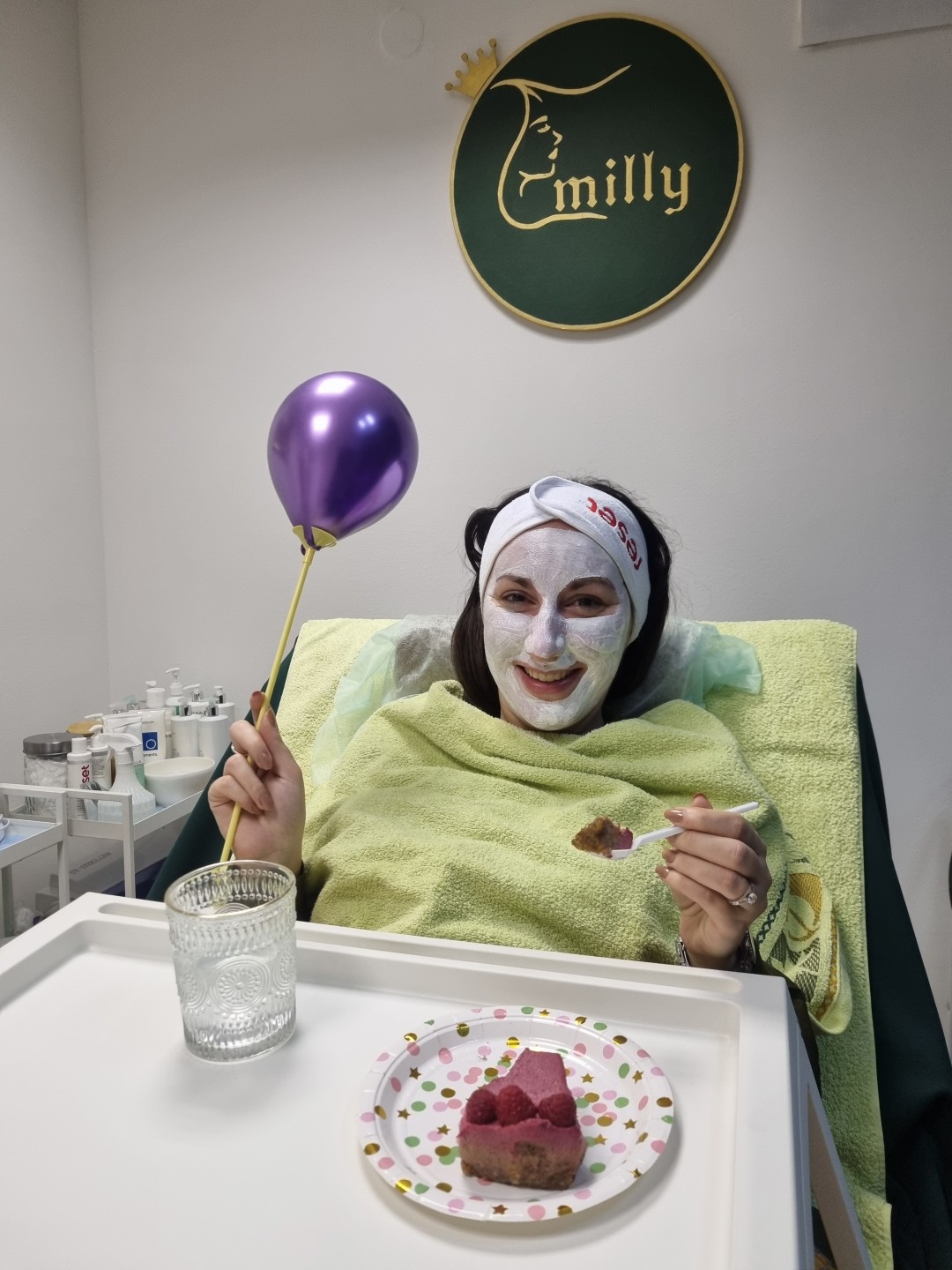 Emilly #beograd SPA Spa day Emilly - personalizovani tretman lica + relax masaža + pakovanje šaka + osveženje