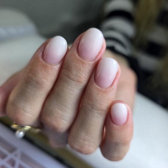 Beauty & Fashion #beograd Ukrašavanje noktiju French / babyboomer - dodatak uz uslugu