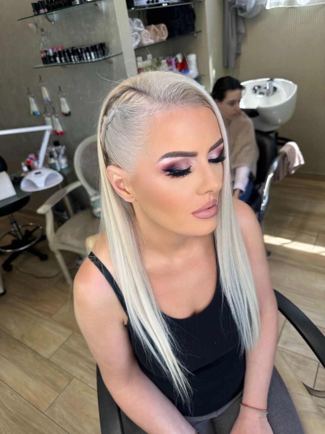 Bibi beauty centar #beograd Make-up / šminkanje Profesionalno šminkanje + veštačke trepavice + svečana frizura