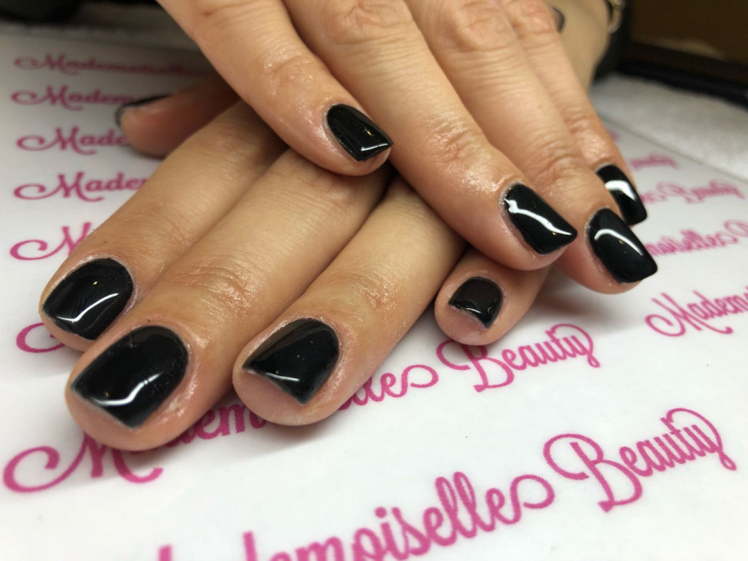 Mademoiselle Beauty #beograd Gel lak Gel lak - ruke sa aparatnim manikirom