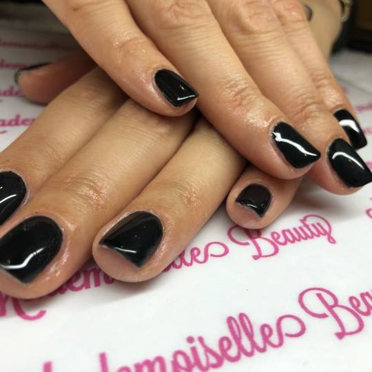 Mademoiselle Beauty #beograd Gel lak Gel lak - ruke sa aparatnim manikirom