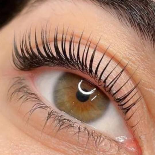 Code beauty factory #beograd Trepavice Lash lift Lash lift je tretman podizanja i uvijanja prirodnih