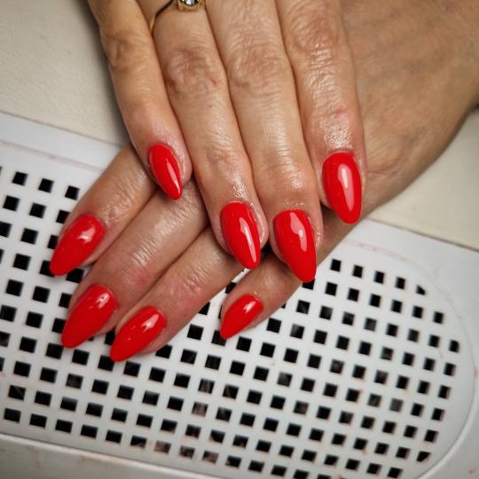 Butik Lepote #beograd Korekcija noktiju Korekcija noktiju gel boja ili frenc + aparatni manikir - M 