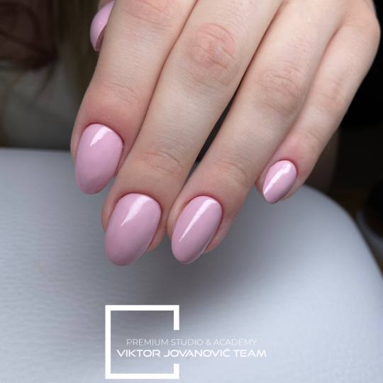 BEAUTY CENTER Viktor Jovanović #subotica Nadogradnja noktiju Korekcija noktiju - M velicina