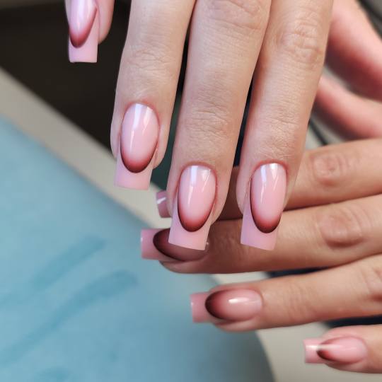 Elegance Touch #beograd Manikir Korekcija/Izlivanje noktiju gelom - M dužina noktiju + frenč/boja/