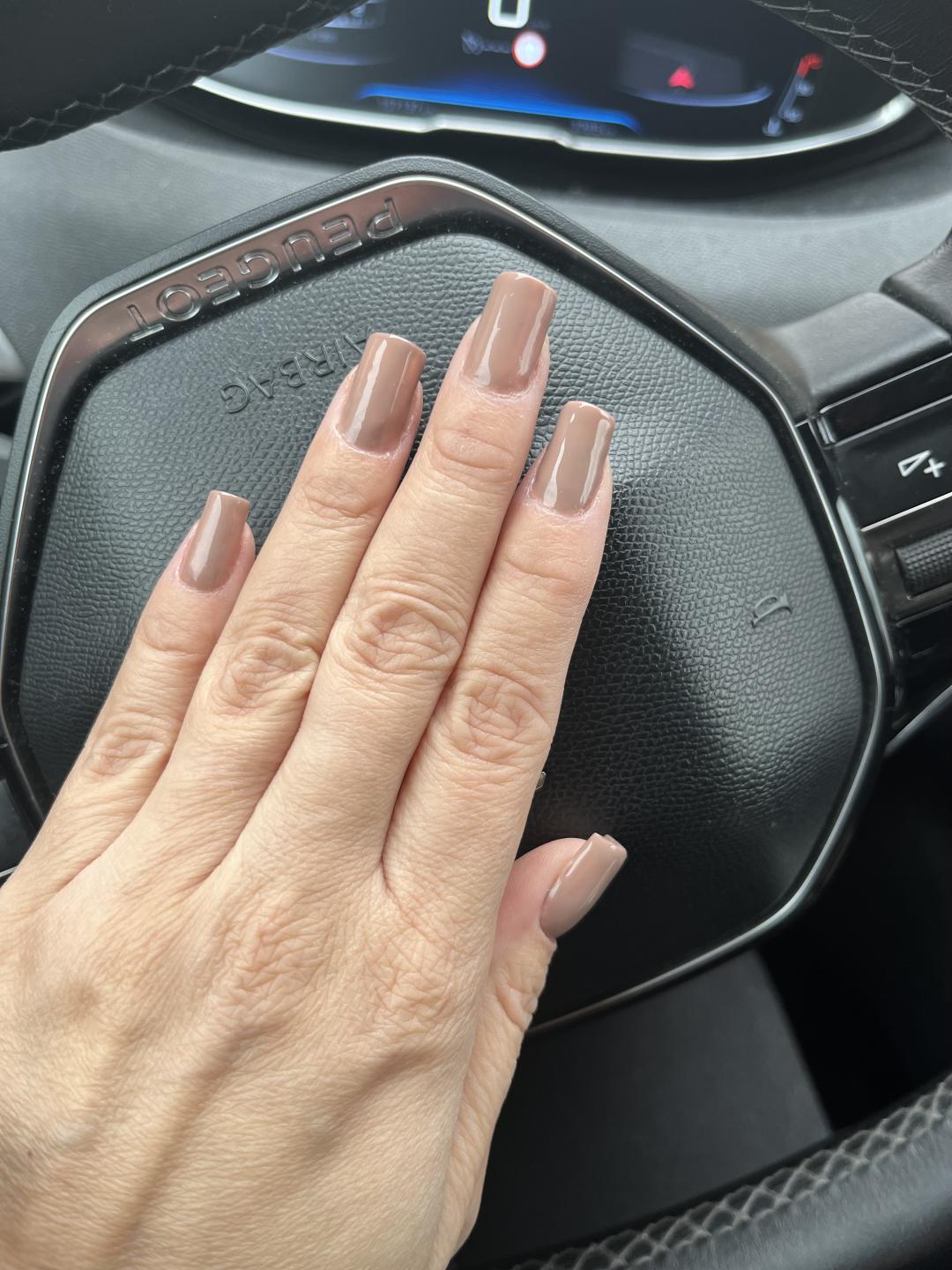 Amelini beauty concept #beograd Gel lak Manikir + gel lak RUBER baza + boja