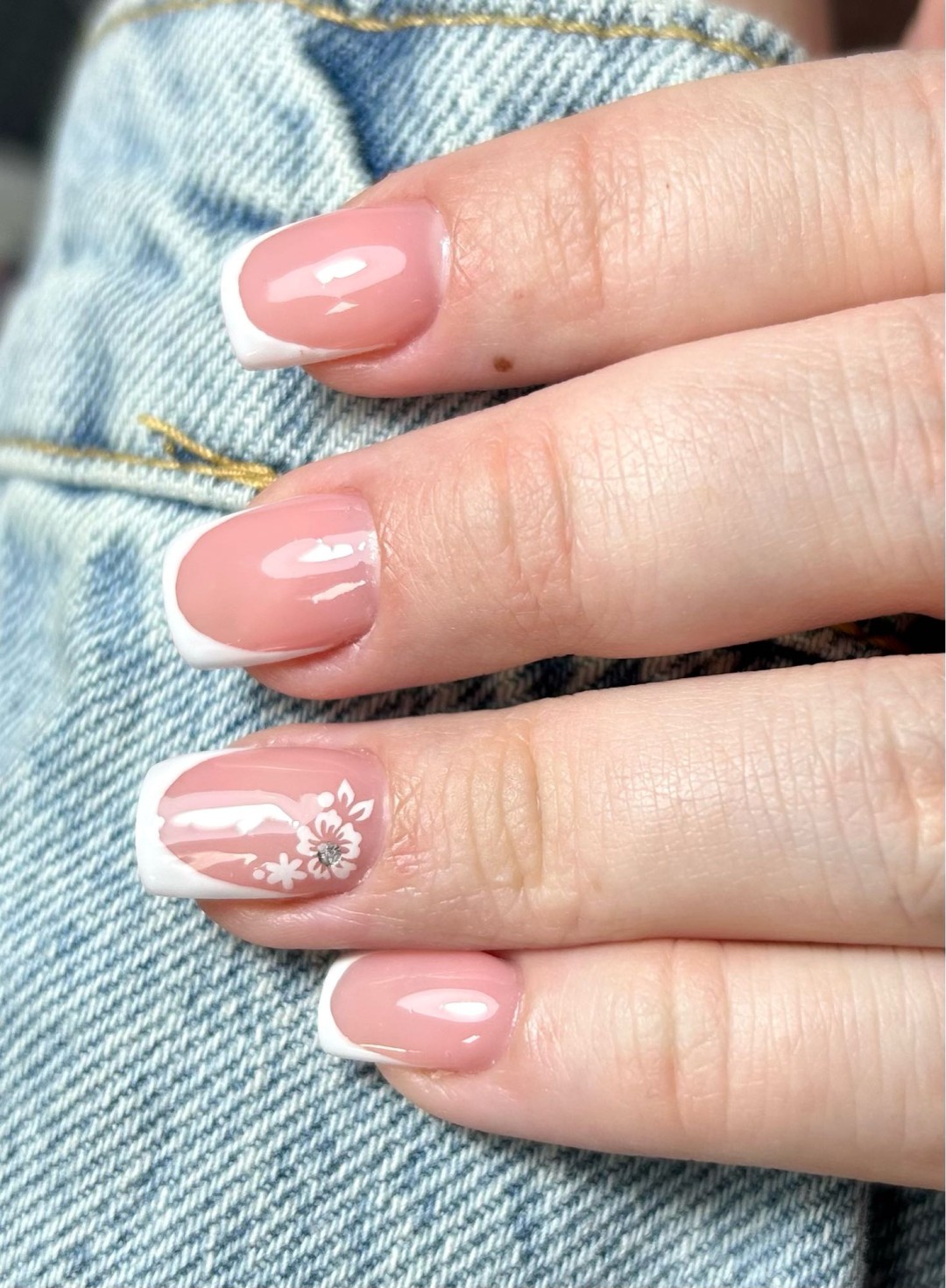 Moon Beauty Bar #beograd Lakiranje noktiju French - dodatak uz uslugu