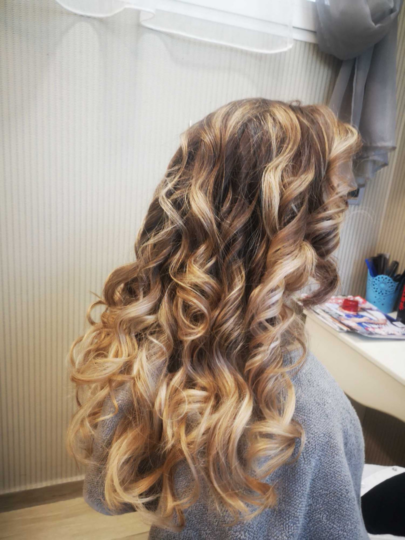 Bibi beauty centar #beograd Pramenovi Pramenovi na foliju u 1 / 2 boje / blanšem + preliv - kosa srednje dužine