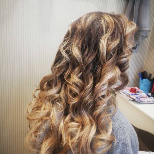 Bibi beauty centar #beograd Pramenovi Pramenovi na foliju u 1 / 2 boje / blanšem + preliv - kosa sr