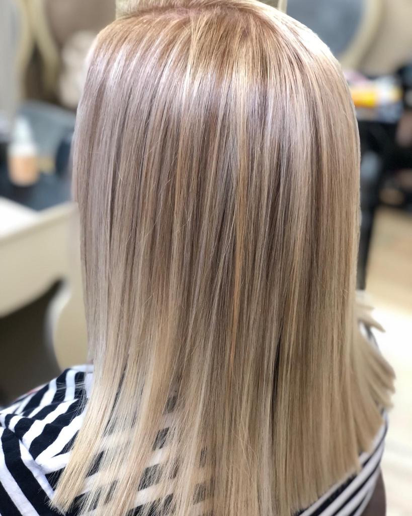 Bibi beauty centar #beograd Pramenovi Pramenovi na foliju u 1 / 2 boje / blanšem + preliv - kosa srednje dužine