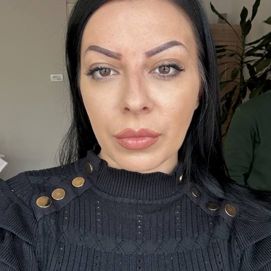 Ena beauty studio #nis Nadogradnja trepavica Puder obrve