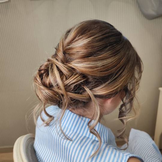 Bibi beauty centar #beograd Pletenice, kike, punđe Punđa - sve dužine kose svecana frizura by BiB