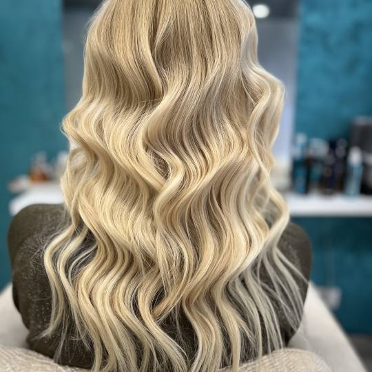 Dream Hair Studio #beograd Feniranje i stilizovanje Feniranje na talase - duga kosa