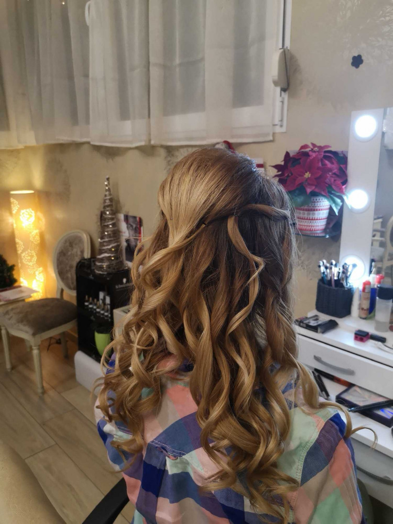 Feniranje na ravno / lokne - duga kosa - Bibi beauty centar, Beograd Feniranje i stilizovanje Frizerski saloni Feniranje i stilizovanje, Beograd, Banovo brdo