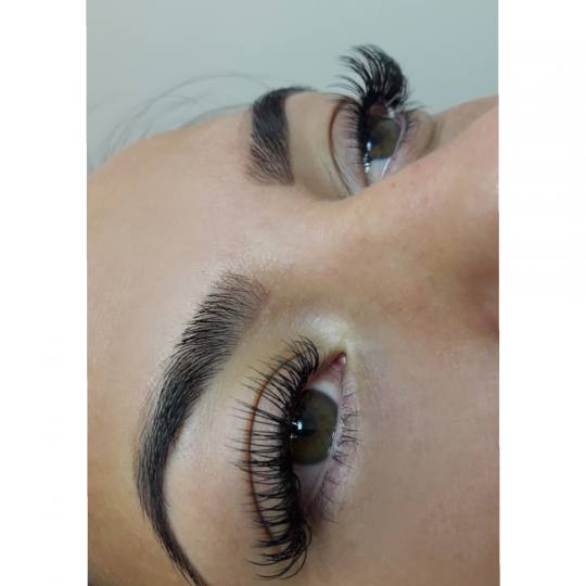 Gloss studio #nis Nadogradnja trepavica Nadogradnja svilenih trepavica - 1 na 1