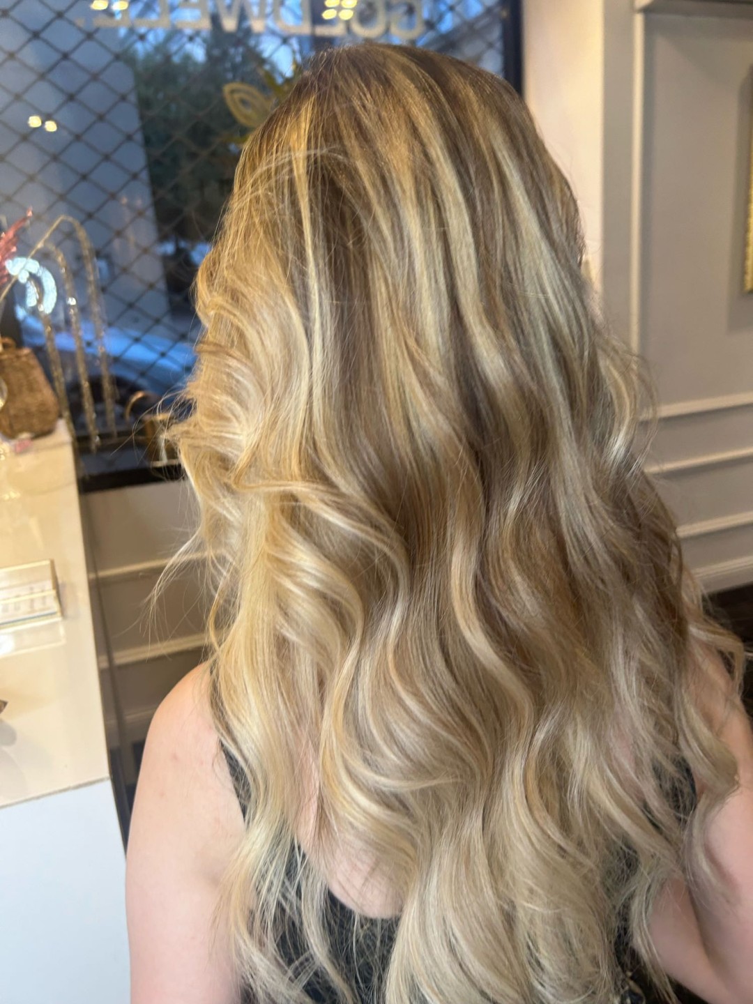 Esthetique Privé #beograd Ombre, sombre, balayage Balayage + Preliv +Feniranje + Šišanje +Black Caviar tretman