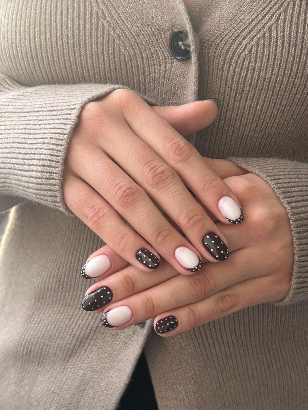 Korekcija izlivanja noktiju gelom - M dužina - D&D Beauty Center, Beograd Izlivanje noktiju Nokti Izlivanje noktiju, Beograd, Vračar, Čubura, Crveni krst