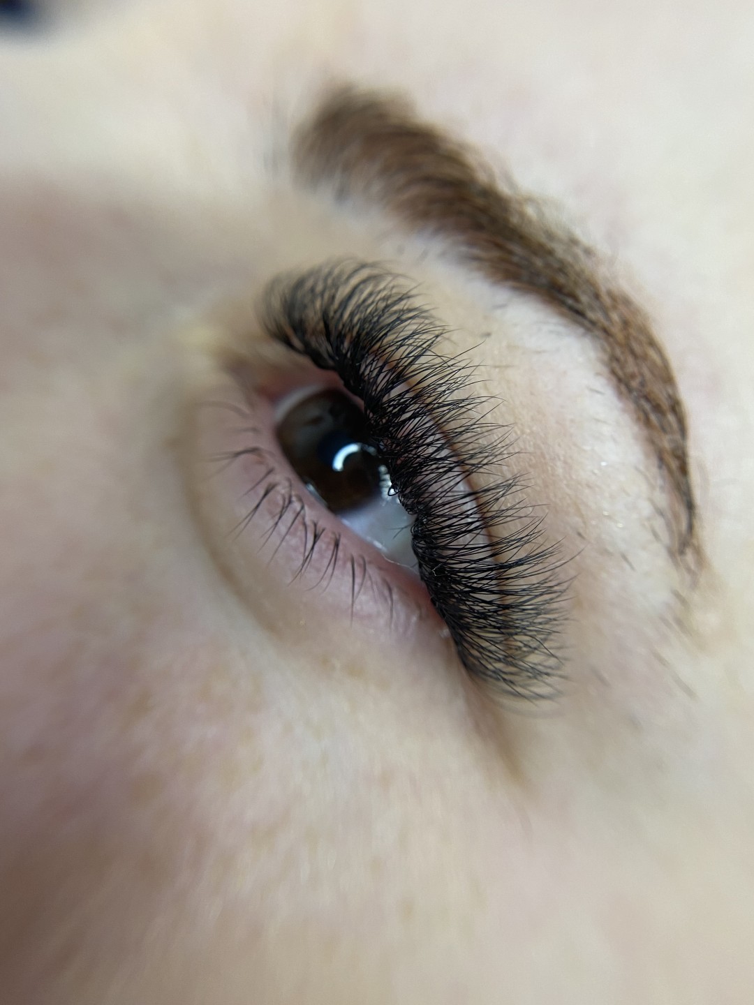 Mur beauty studio #beograd Nadogradnja trepavica Korekcija nadogradnje svilenih trepavica ruski volumen