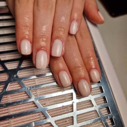 Butik Lepote #beograd Ojačavanje noktiju Ojačavanje noktiju rubber bazom + apartni ruski manikir -