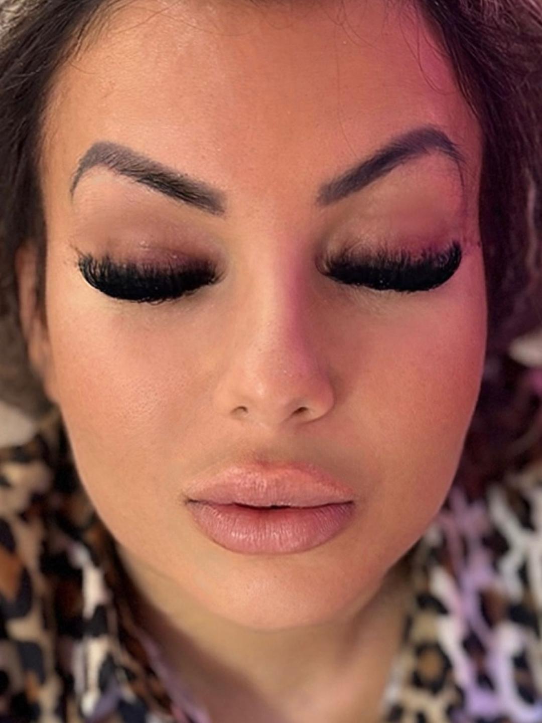 Nadogradnja svilenih trepavica - ruski volumen - Barbi Beauty, Niš Nadogradnja trepavica Lice Nadogradnja trepavica, Niš, Medijana
