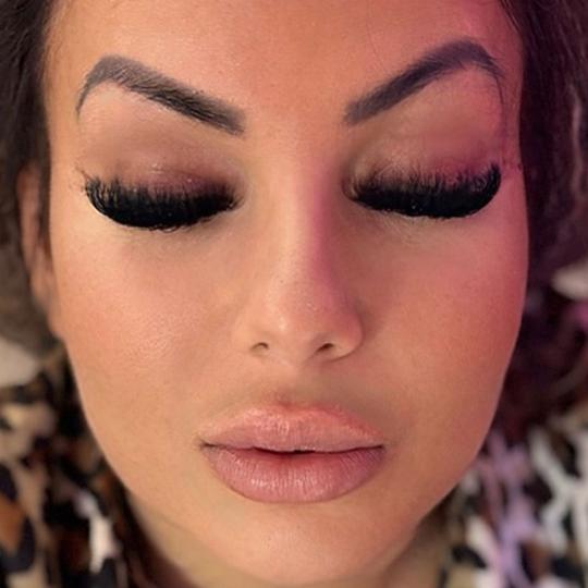 Barbi Beauty #nis Nadogradnja trepavica Nadogradnja svilenih trepavica - ruski volumen Lice