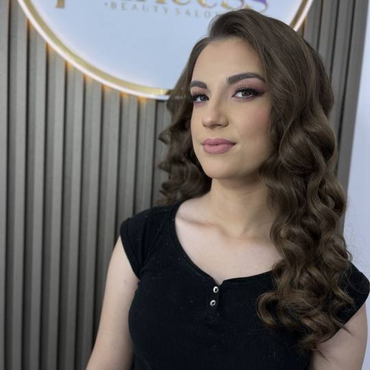 Princess beauty #nis Farbanje kose Svečana frizura - Lokne - duga kosa