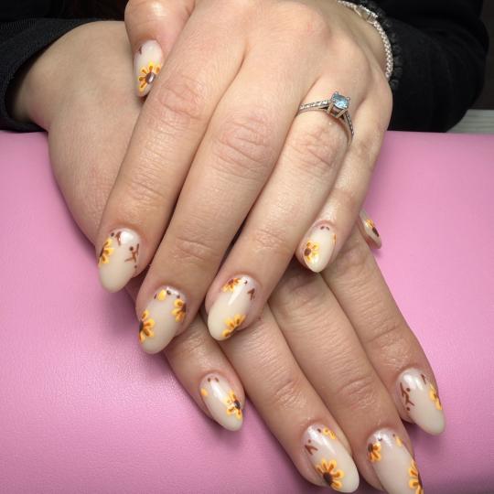 Beauty room Zvezdara #beograd Izlivanje noktiju Korekcija izlivanja noktiju gelom - M dužina