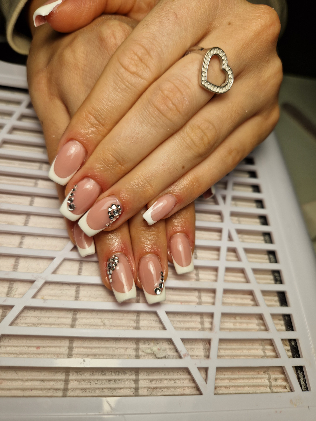 Butik Lepote #beograd Korekcija noktiju Korekcija noktiju gel boja ili frenc + aparatni manikir - M dužina