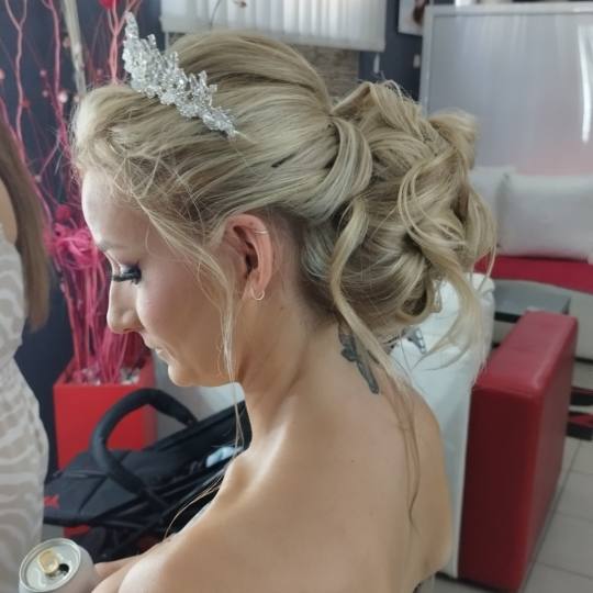 Avangard'S #krusevac Svečane i frizure za svadbu Svečana frizura - složena Frizerski saloni