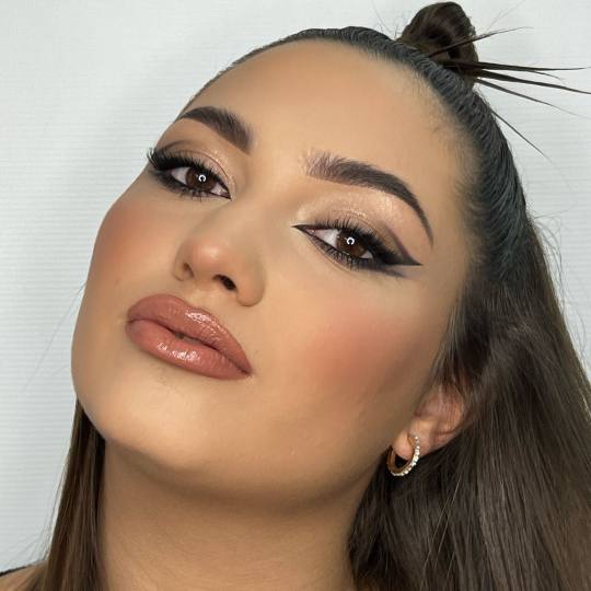 Studio Imela #beograd Make-up / šminkanje Profesionalno šminkanje + svečana frizura - jednostavna