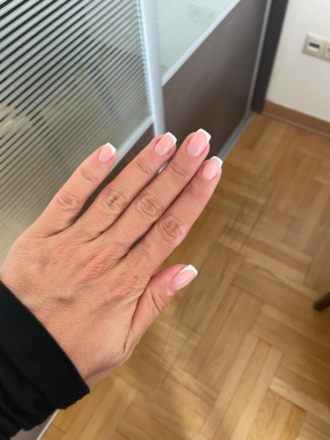 Ojačavanje prirodnih noktiju gelom - S dužina - Beauty boom, Beograd Ojačavanje noktiju Nokti Ojačavanje noktiju, Beograd, Novi Beograd blokovi, Belville, Savski kej