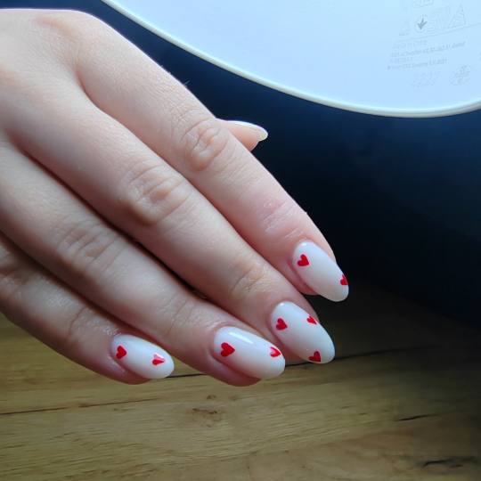 Beauty by Nevena Panić #beograd Izlivanje noktiju Korekcija izlivanja / ojačavanja noktiju gelom -