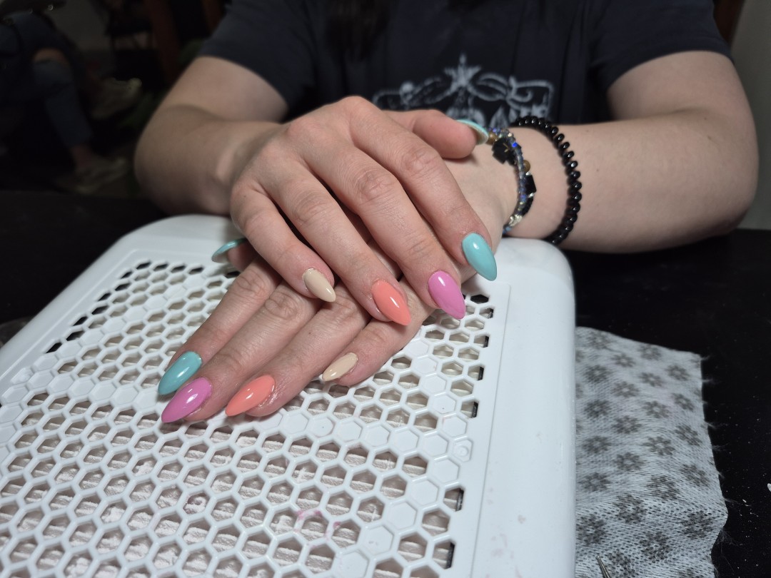 Krispy tattoo & nails #beograd Izlivanje noktiju Izlivanje noktiju gelom - M dužina