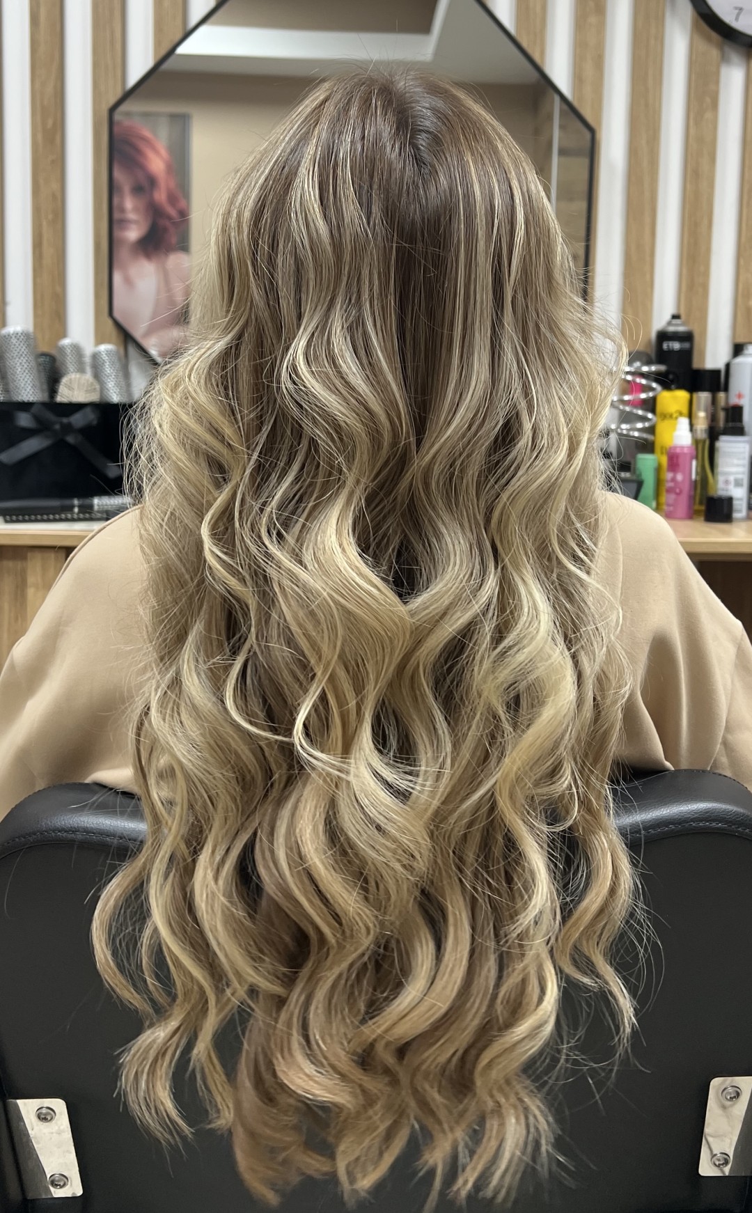 Jelena Marinković #beograd Žensko šišanje Žensko šišanje + feniranje na ravno / lokne - ekstra duga kosa