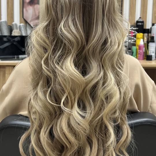 Jelena Marinković #beograd Žensko šišanje Žensko šišanje + feniranje na ravno / lokne - ekstr