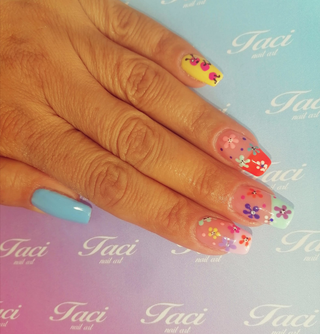 Taci nail art #beograd Korekcija noktiju Korekcija izlivanja / nadogradnje noktiju