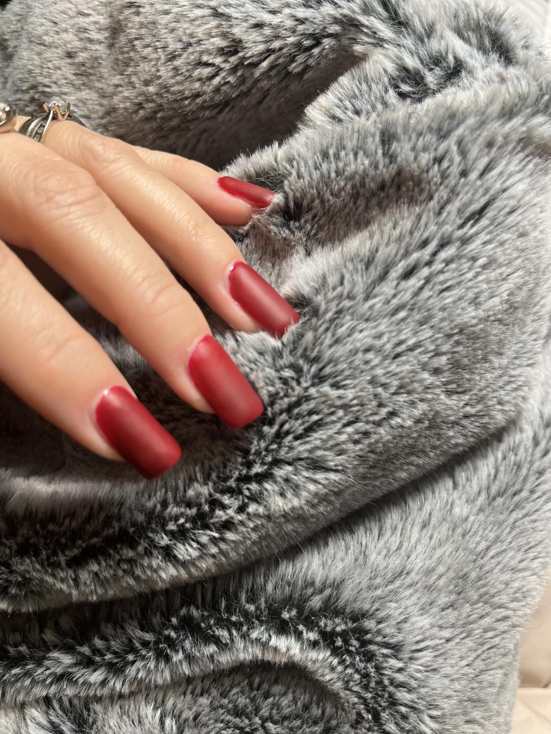 Amelini beauty concept #beograd Gel lak Manikir + gel lak RUBER baza + boja