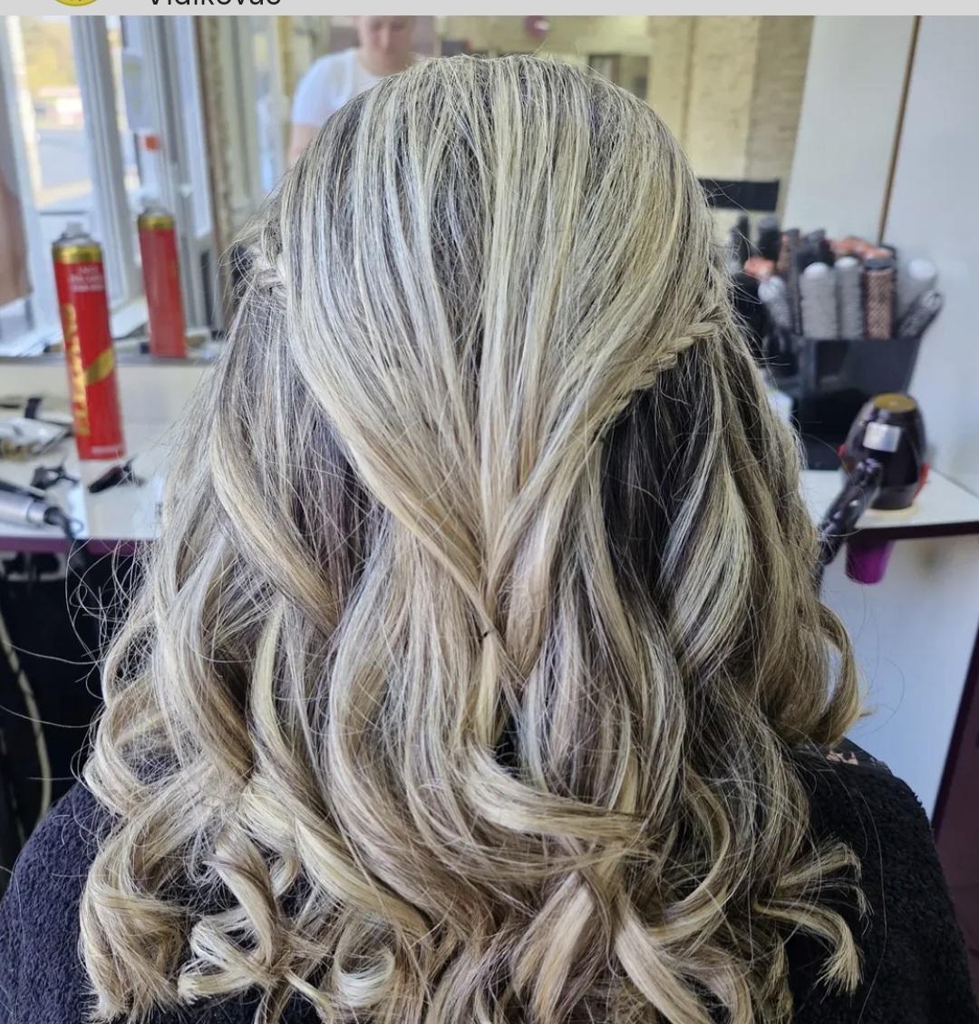 Svečana frizura - duga kosa - Beauty and Crazy 2, Beograd Svečane i frizure za svadbu Frizerski saloni Svečane i frizure za svadbu, Beograd, Kanarevo brdo, Miljakovac, Rakovica, Resnik