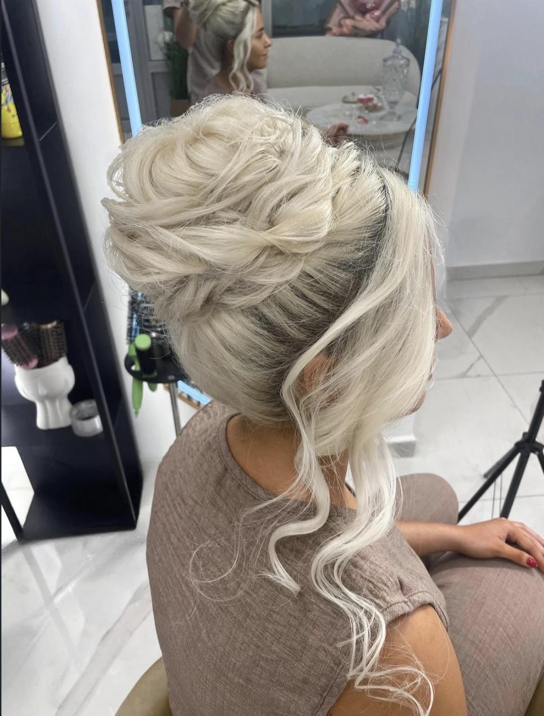 Svečana frizura - složena - Evels Beauty, Niš Svečane i frizure za svadbu Frizerski saloni i frizeri Svečane i frizure za svadbu, Niš, Medijana