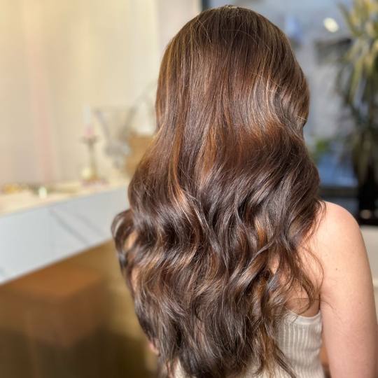 Esthetique Privé #beograd Feniranje i stilizovanje Feniranje četkom na talase / lokne - duga kosa