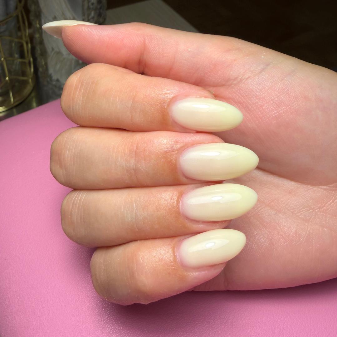 Izlivanje noktiju gelom - M dužina - Beauty room Zvezdara, Beograd Izlivanje noktiju Nokti Izlivanje noktiju, Beograd, Zvezdara
