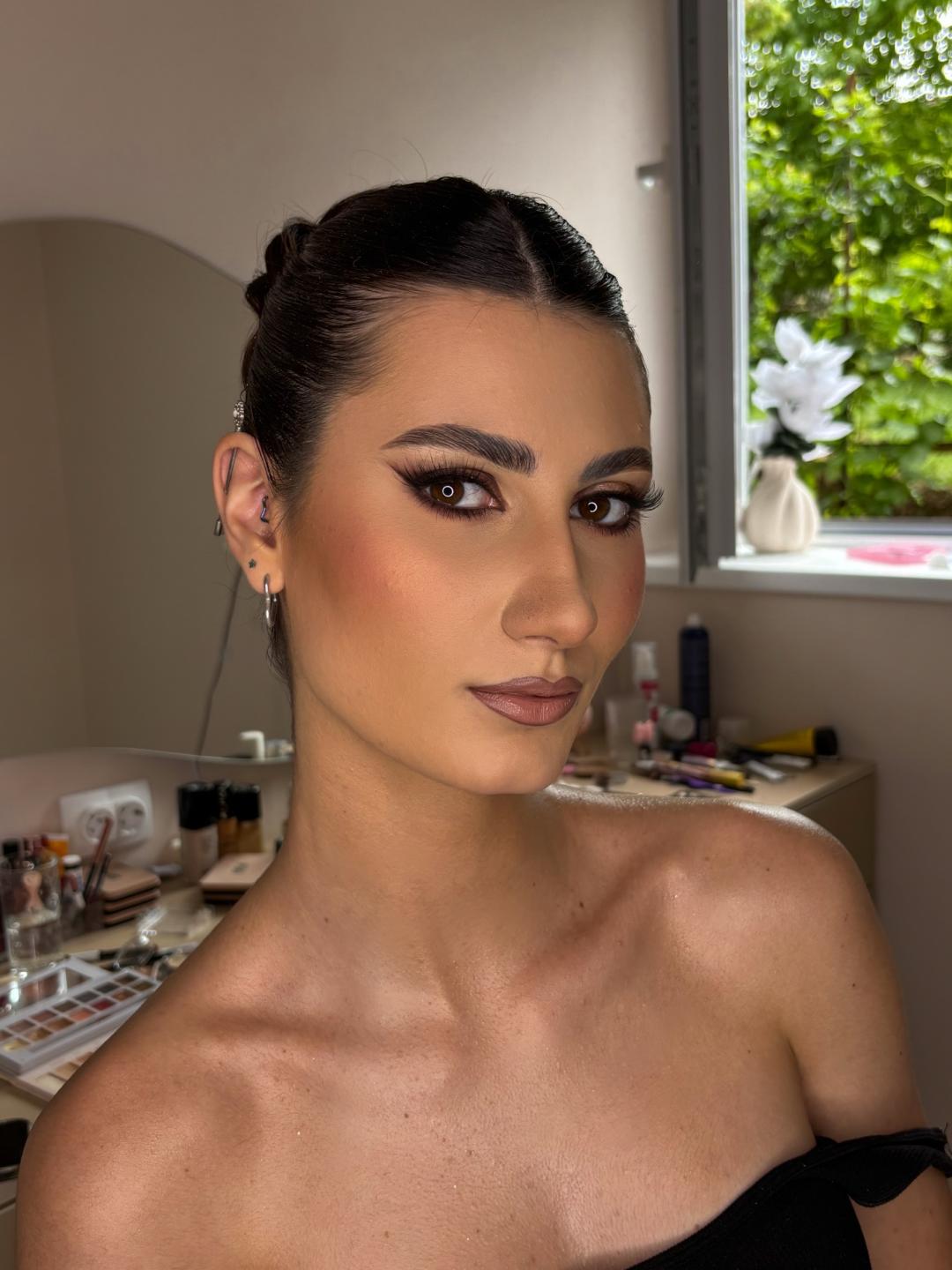 Profesionalno šminkanje - za svečane prilike - Aura Beauty, Beograd Make-up / šminkanje Lice Make-up / šminkanje, Beograd, Vračar, Čubura, Crveni krst
