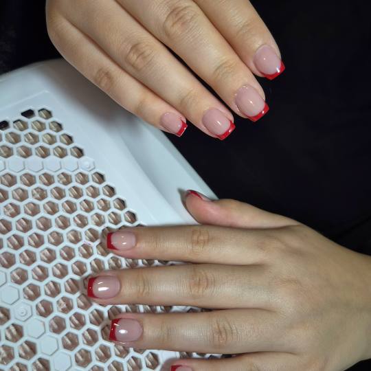 Krispy tattoo & nails #beograd Korekcija noktiju Korekcija noktiju - S dužina Crveni frenč, kratki